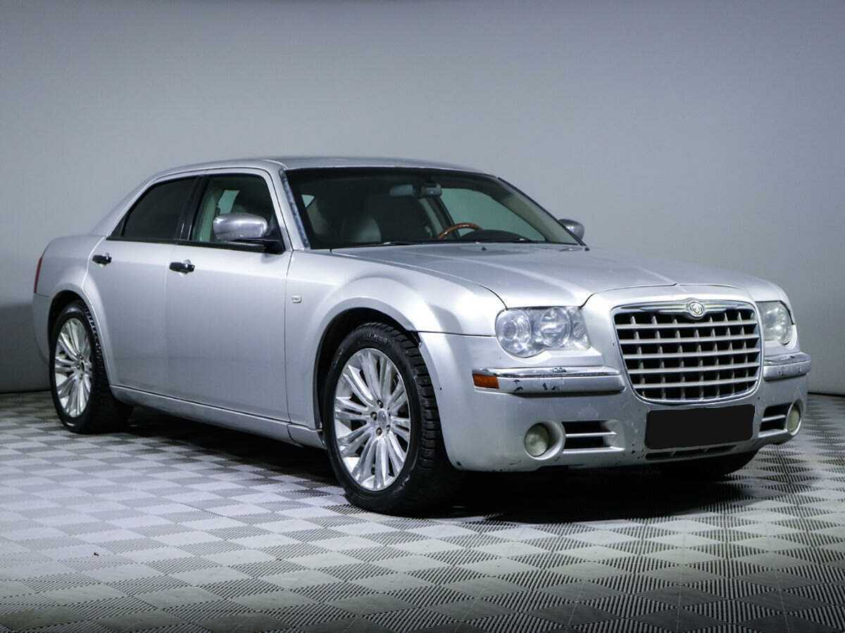 Купить Chrysler 300C с пробегом. Фото: #2