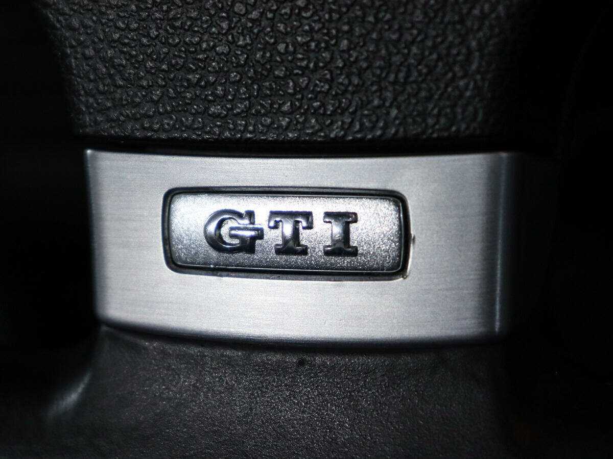 Купить Volkswagen Golf GTI с пробегом. Фото: #15