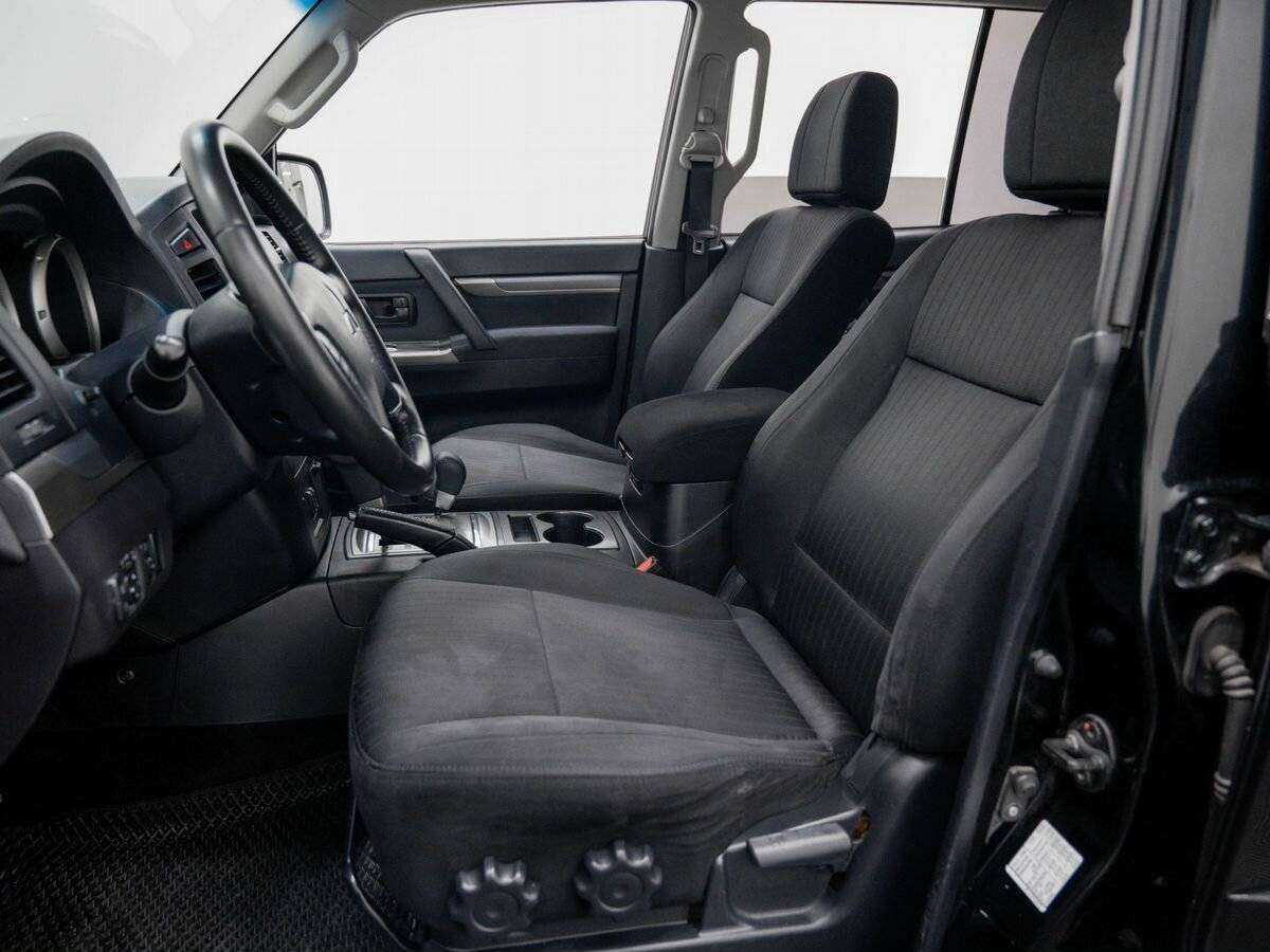 Купить Mitsubishi Pajero с пробегом. Фото: #17