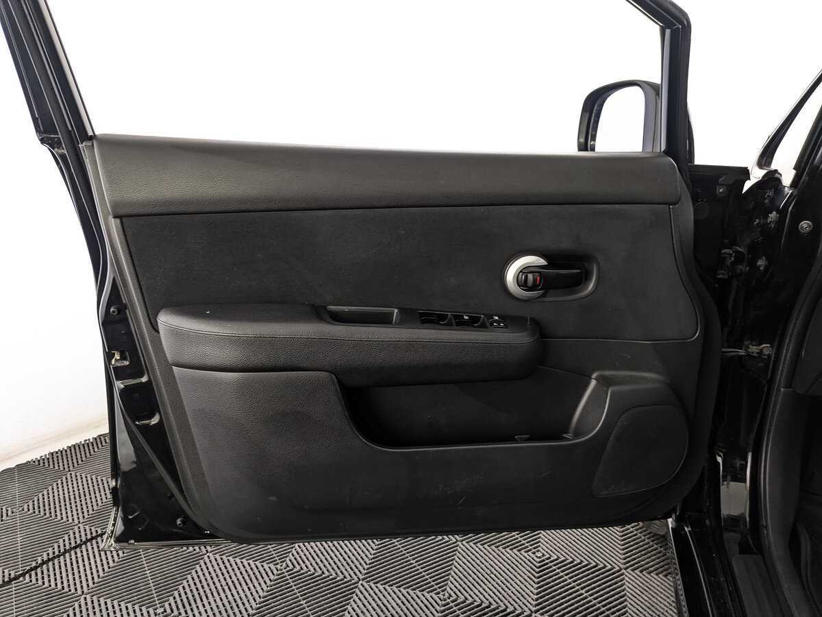 Купить Nissan Tiida с пробегом. Фото: #14