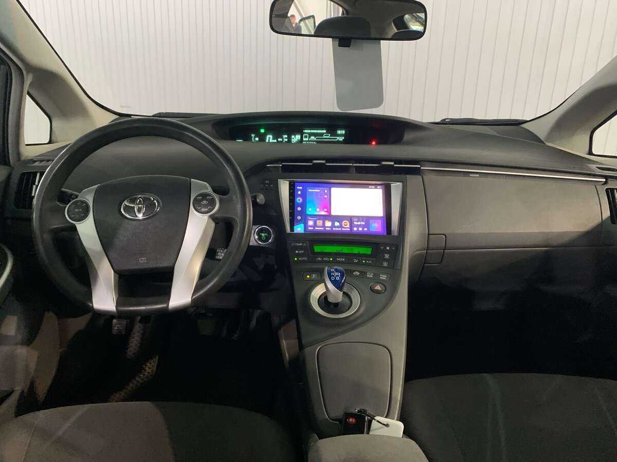 Купить Toyota Prius с пробегом. Фото: #8