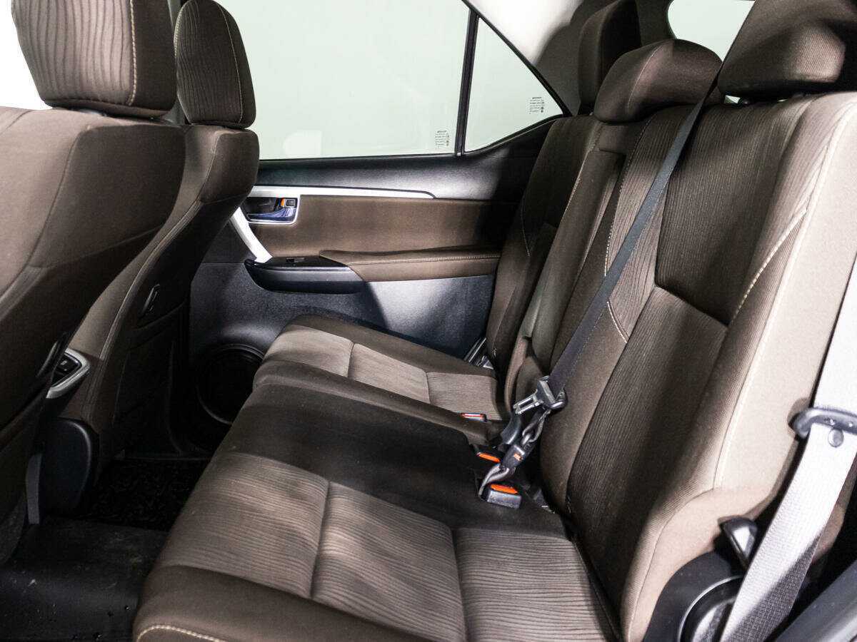 Купить Toyota Fortuner с пробегом. Фото: #9