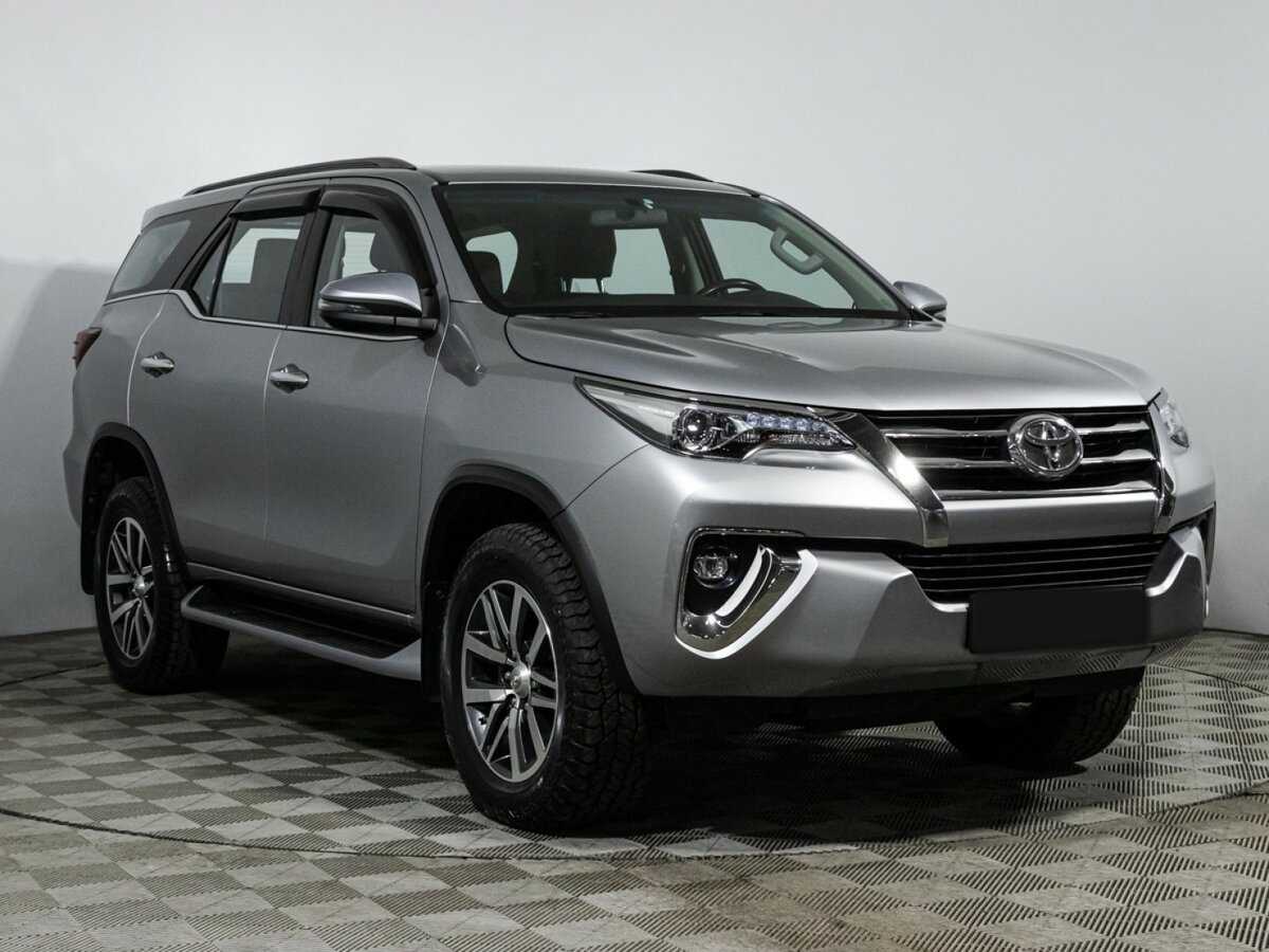 Купить Toyota Fortuner с пробегом. Фото: #2