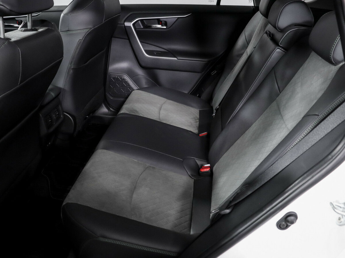 Купить Toyota RAV4 с пробегом. Фото: #9