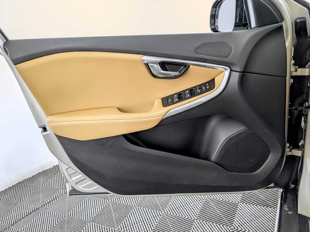 Купить Volvo V40 с пробегом. Фото: #18