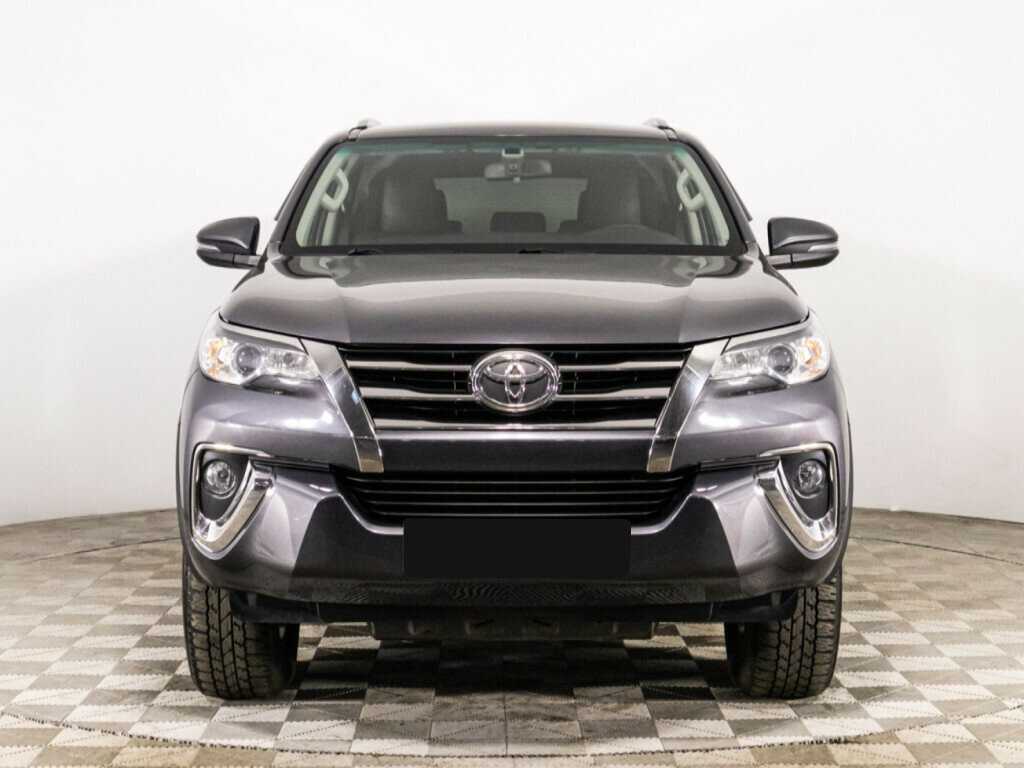 Купить Toyota Fortuner с пробегом. Фото: #1