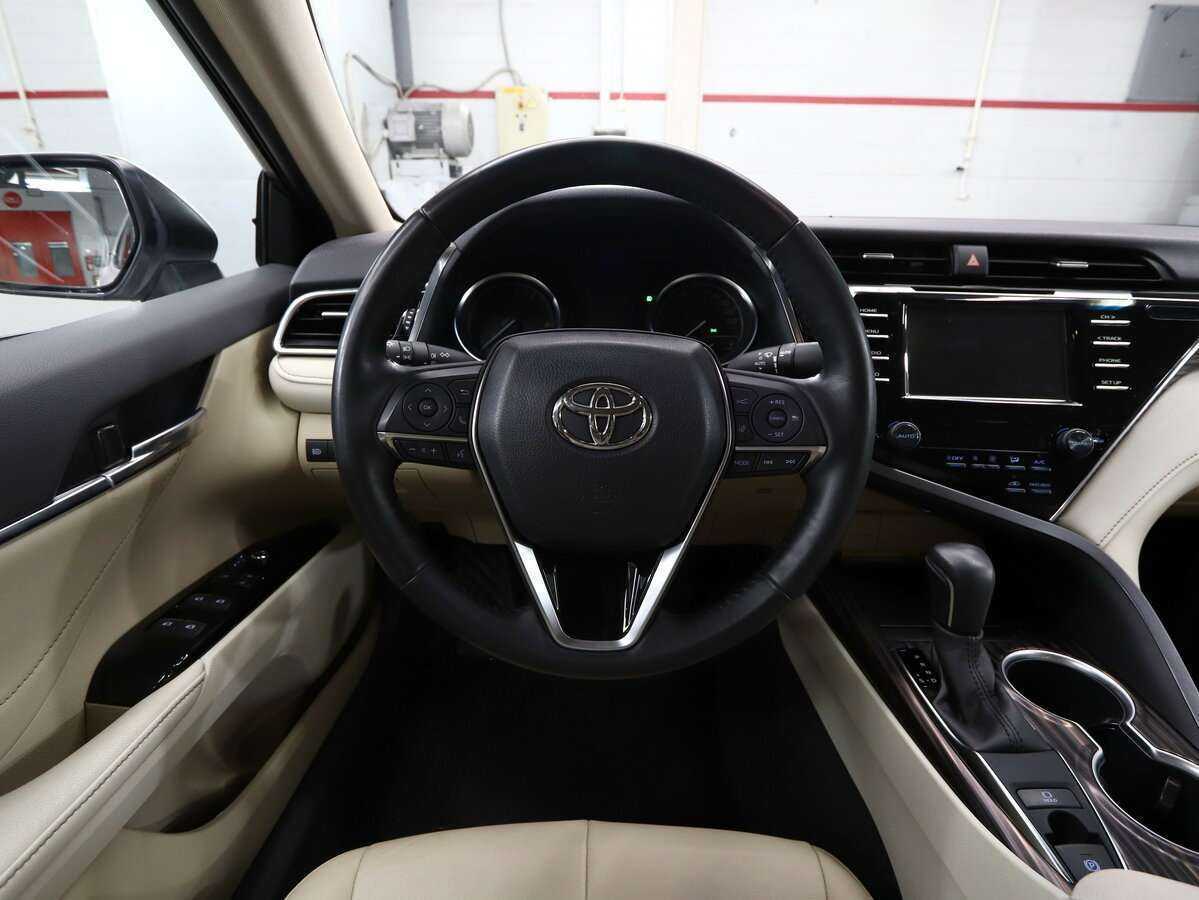 Купить Toyota Camry с пробегом. Фото: #17