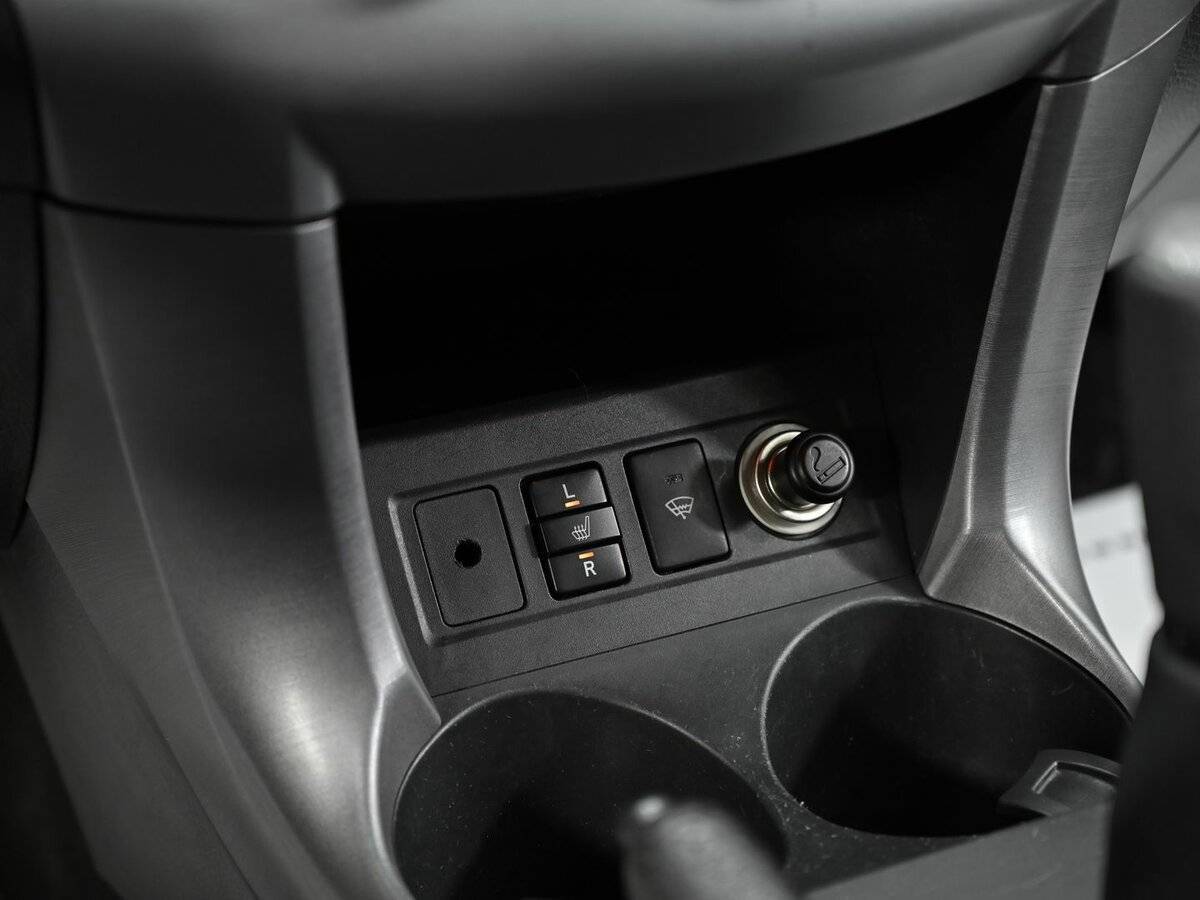 Купить Toyota RAV4 с пробегом. Фото: #9