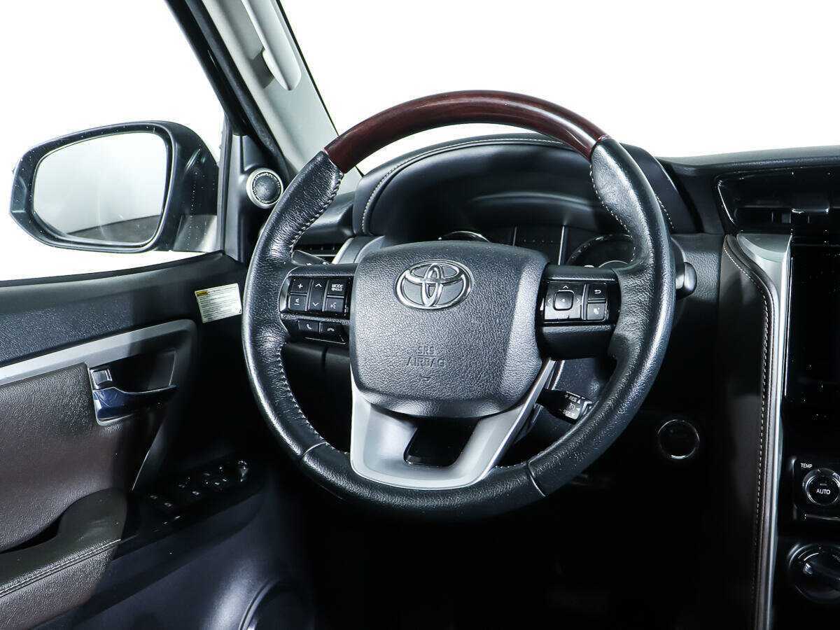 Купить Toyota Fortuner с пробегом. Фото: #12