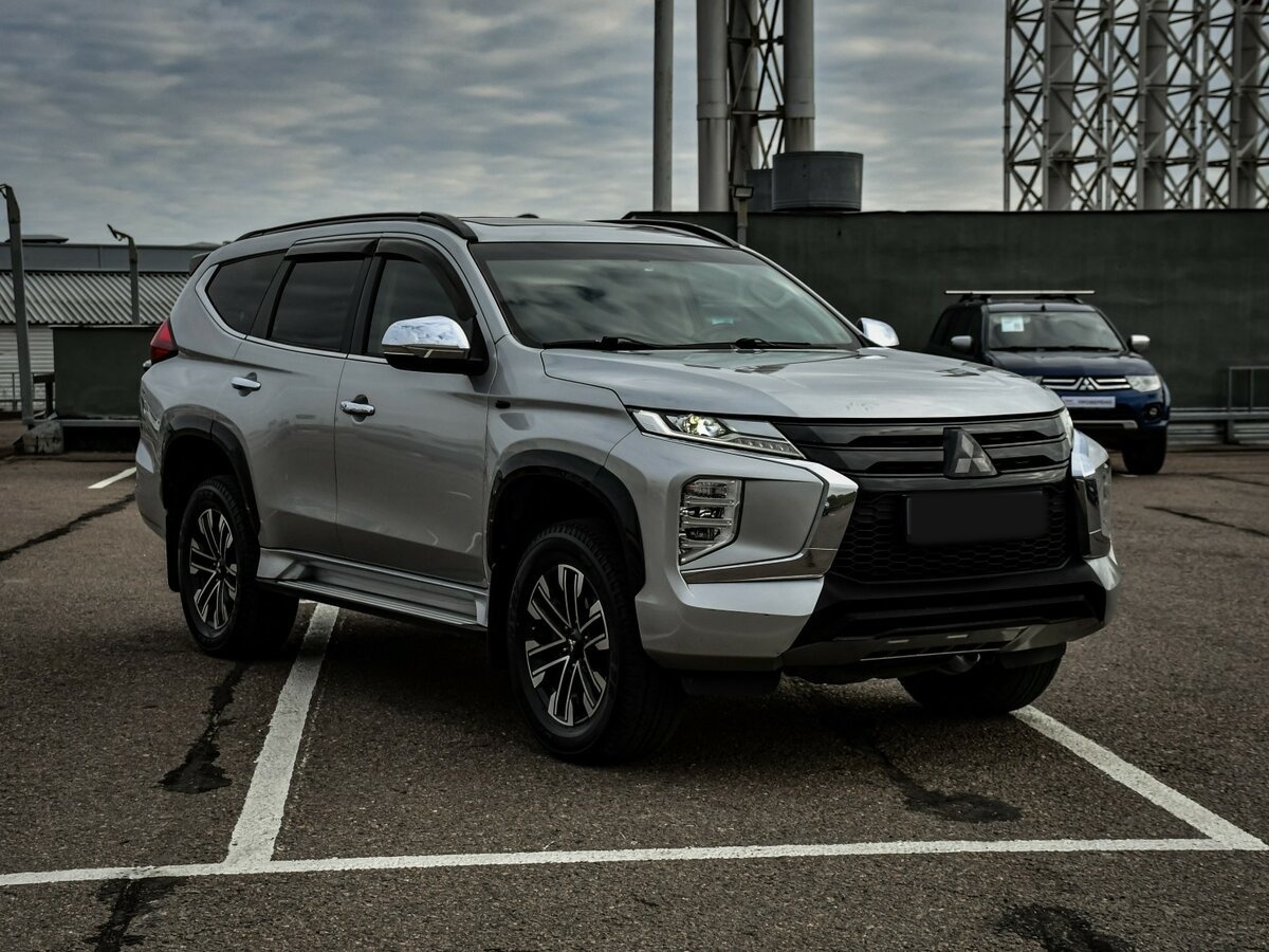 Купить Mitsubishi Montero Sport с пробегом. Фото: #2