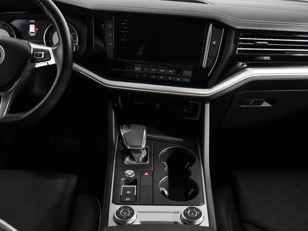 Купить Volkswagen Touareg с пробегом. Фото: #13