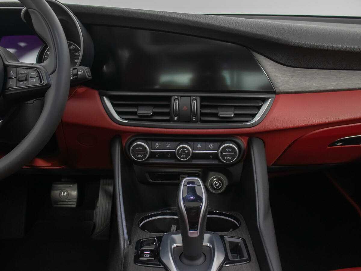 Купить Alfa Romeo Giulia с пробегом. Фото: #13