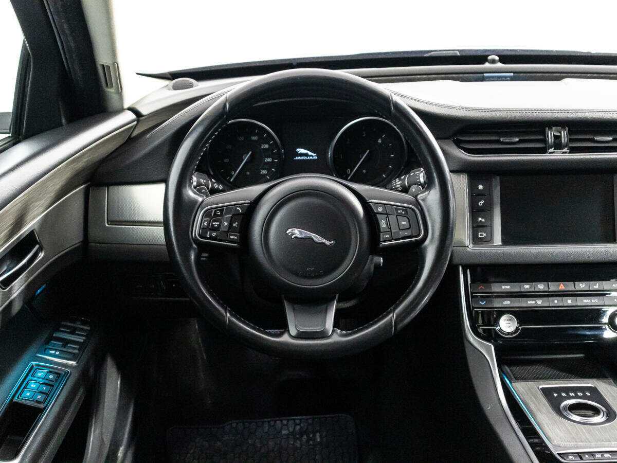 Купить Jaguar XF с пробегом. Фото: #22