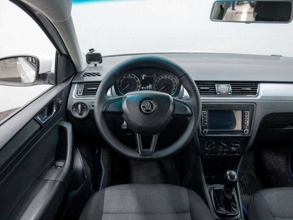 Купить Skoda Rapid с пробегом. Фото: #14