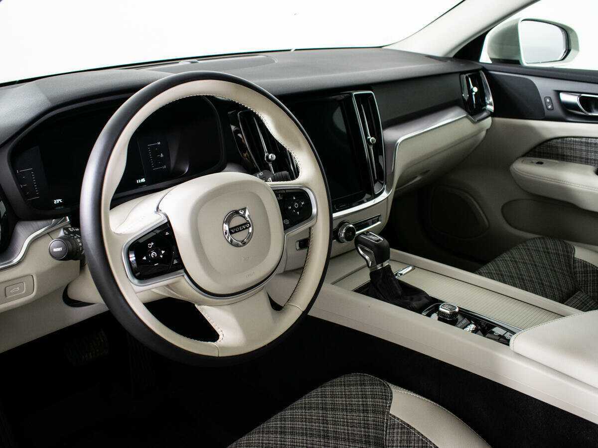 Купить Volvo V60 Cross Country с пробегом. Фото: #12