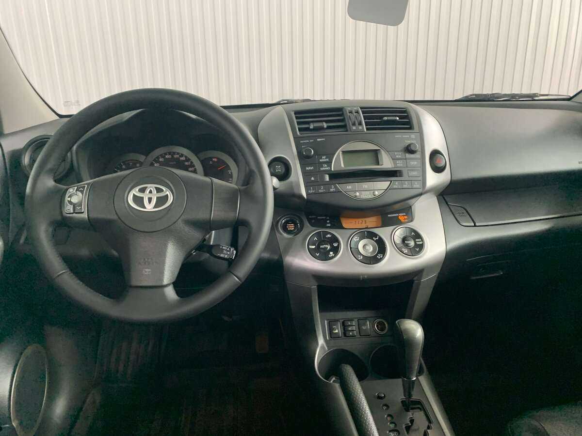 Купить Toyota RAV4 с пробегом. Фото: #8