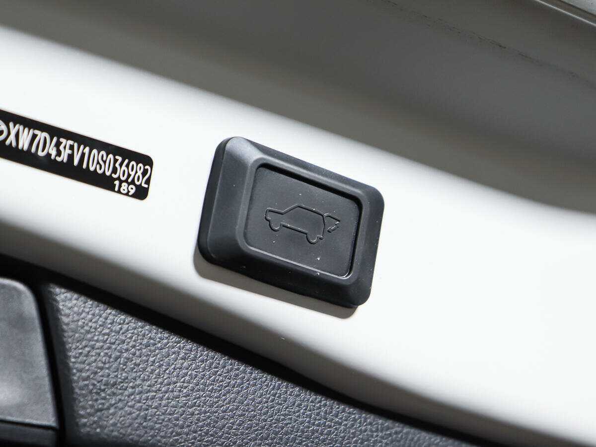Купить Toyota RAV4 с пробегом. Фото: #17