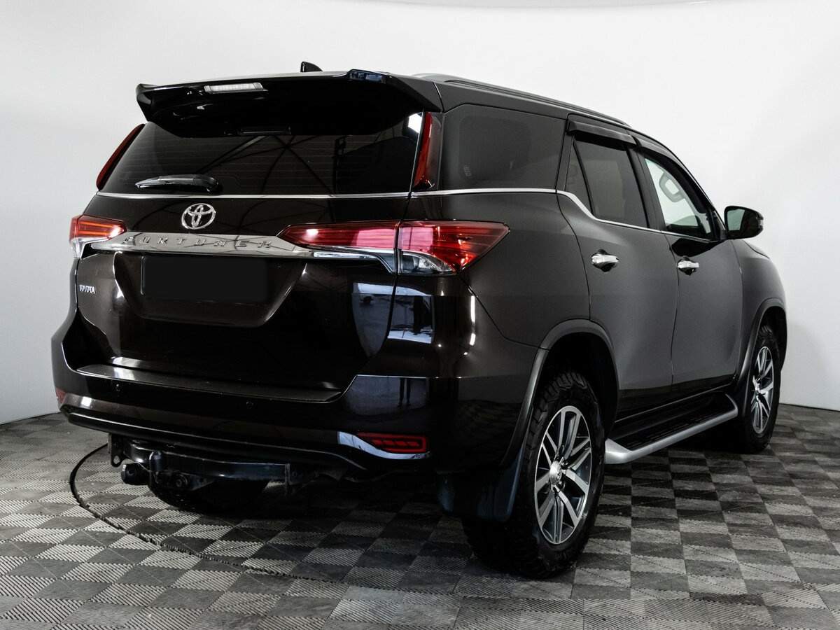 Купить Toyota Fortuner с пробегом. Фото: #5
