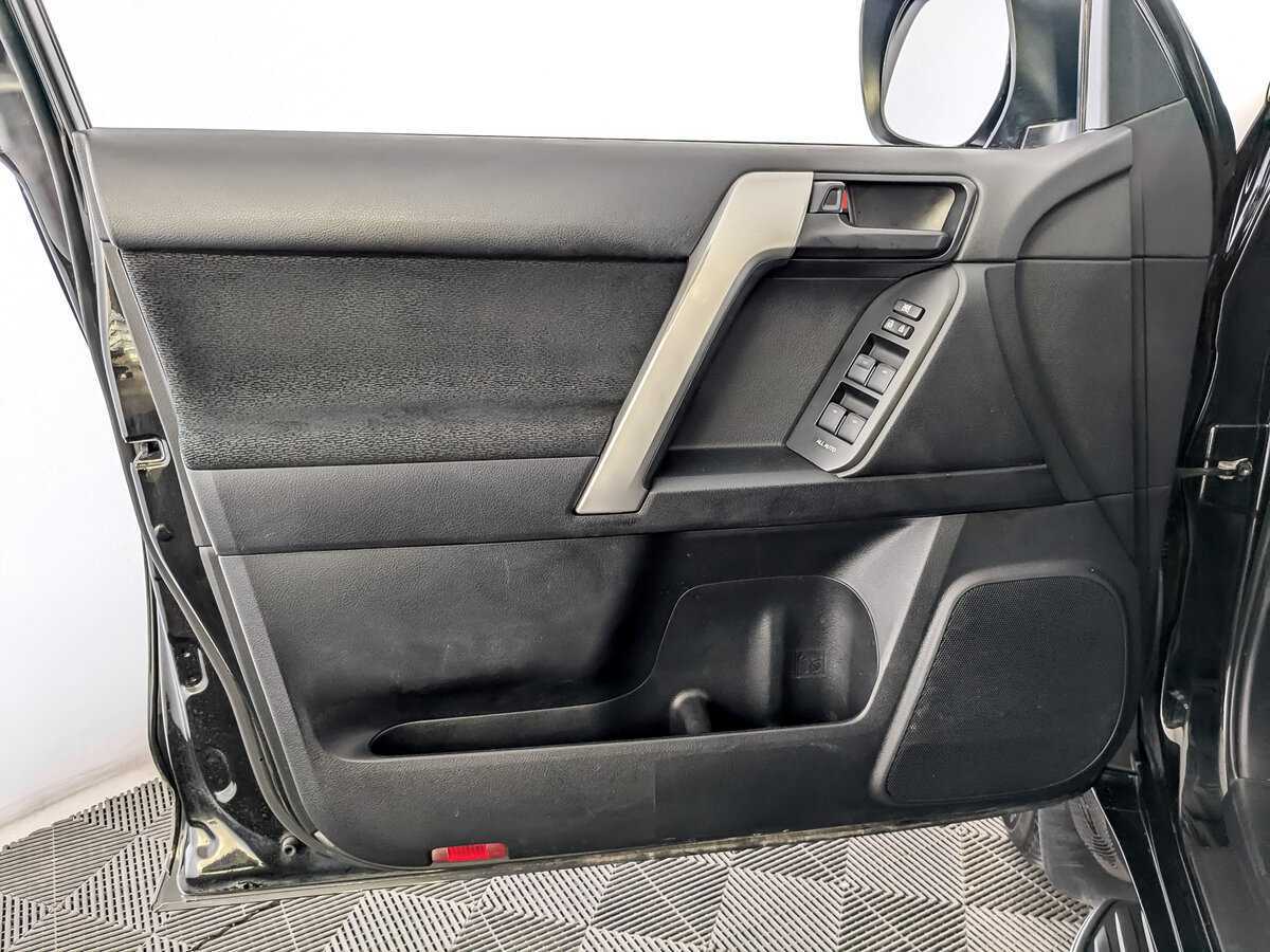 Купить Toyota Land Cruiser Prado с пробегом. Фото: #14