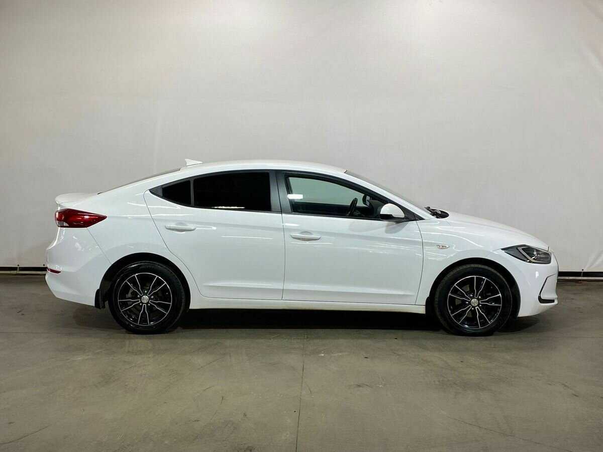 Купить Hyundai Elantra с пробегом. Фото: #3