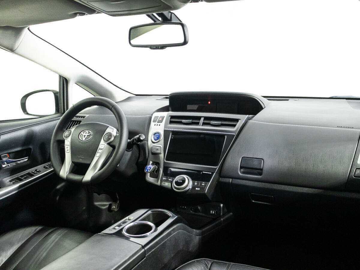 Купить Toyota Prius v (+) с пробегом. Фото: #8
