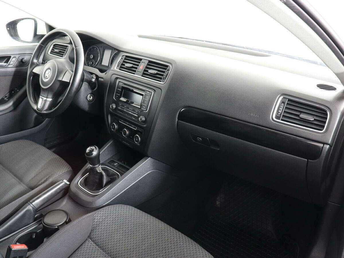 Купить Volkswagen Jetta с пробегом. Фото: #9