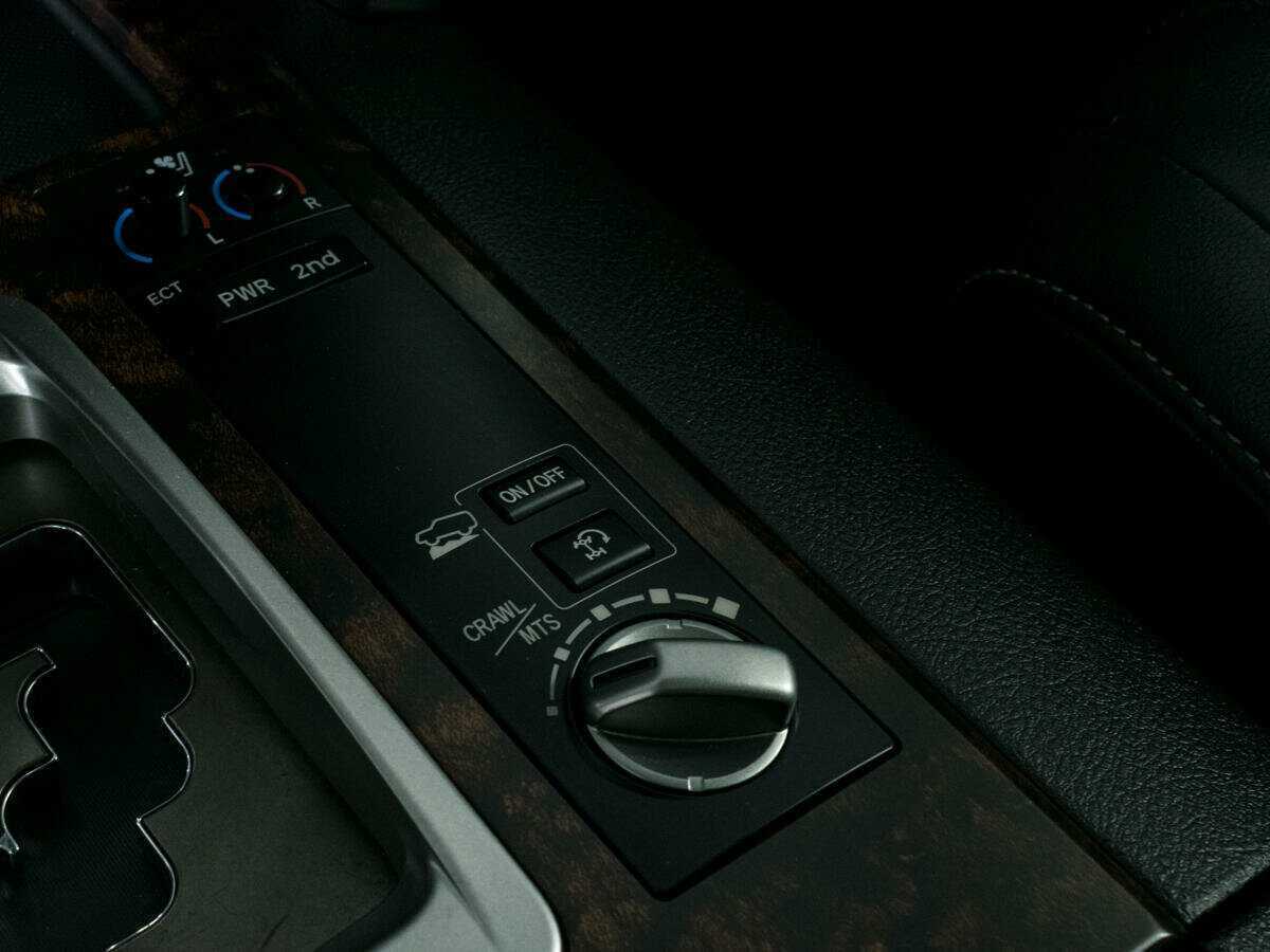 Купить Toyota Land Cruiser с пробегом. Фото: #24