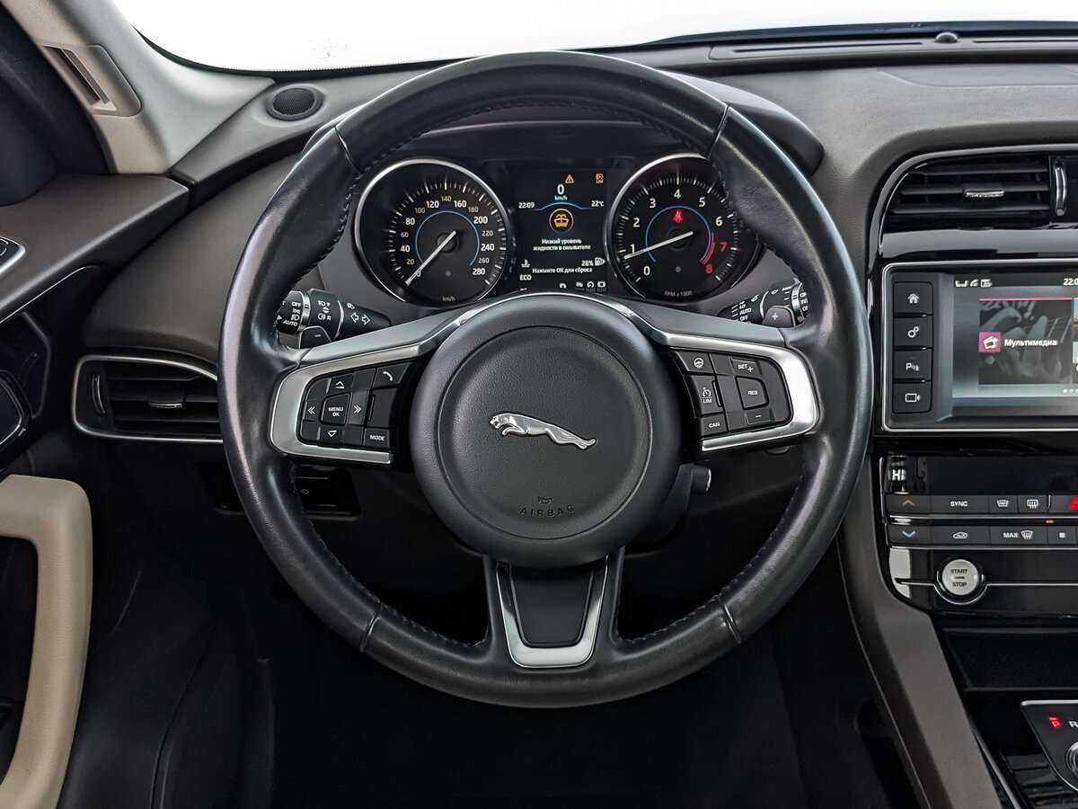 Купить Jaguar F-Pace с пробегом. Фото: #17