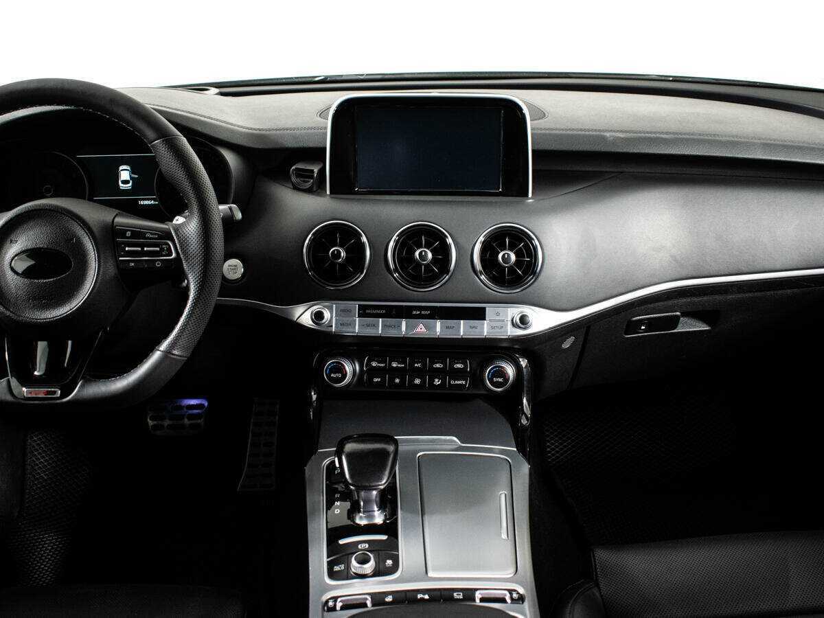 Купить Kia Stinger с пробегом. Фото: #10