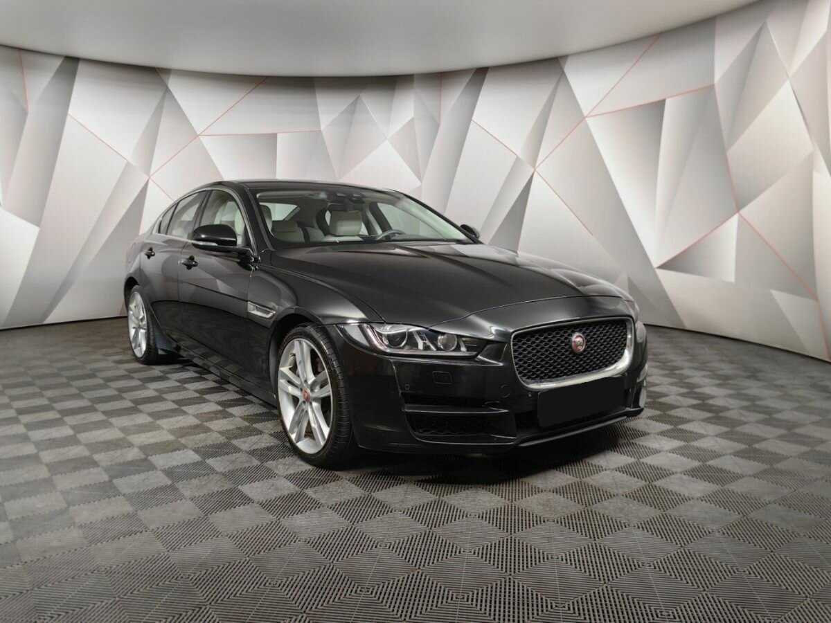 Купить Jaguar XE с пробегом. Фото: #2