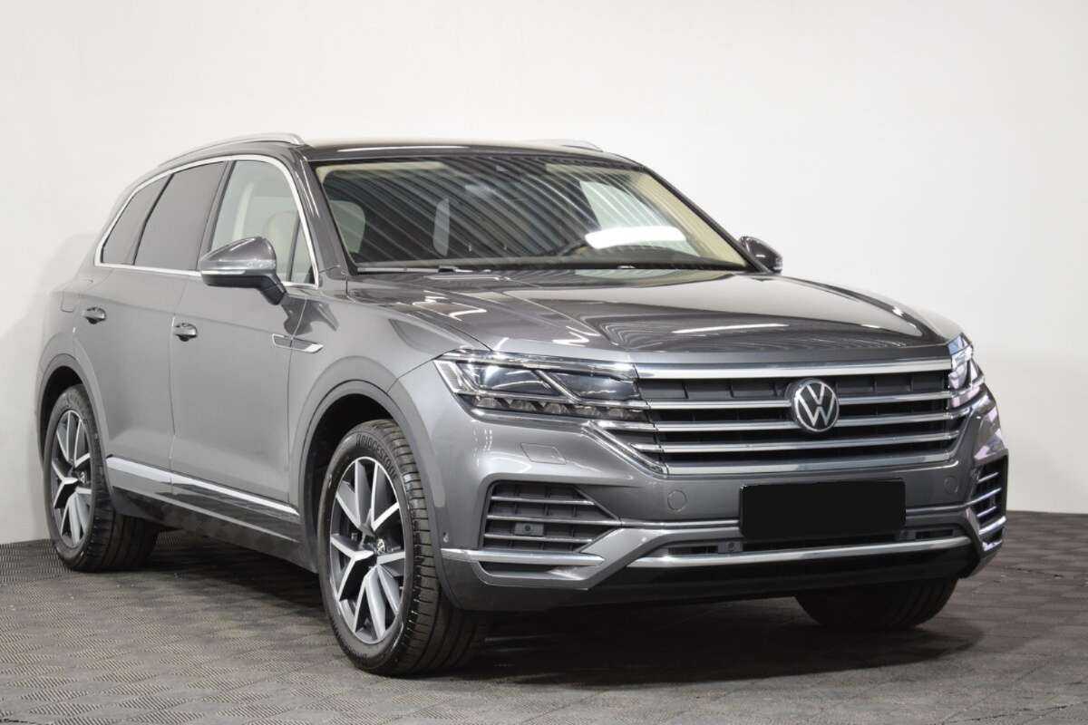 Купить Volkswagen Touareg с пробегом. Фото: #2