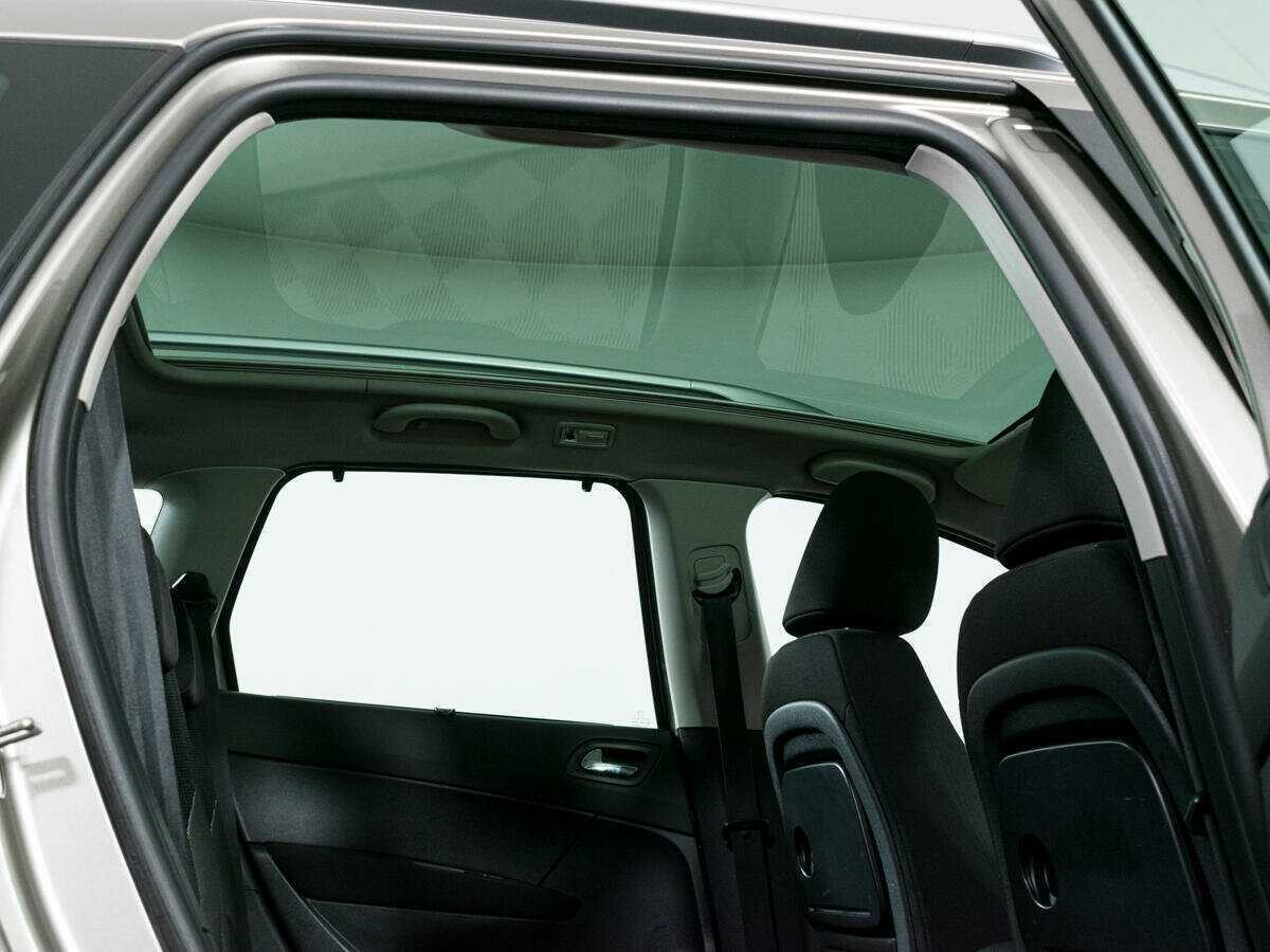 Купить Peugeot 308 с пробегом. Фото: #8