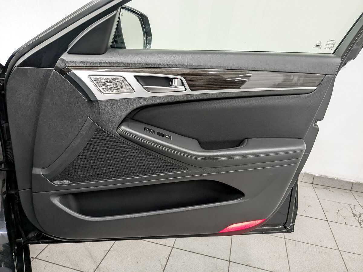 Купить Genesis G80 с пробегом. Фото: #23