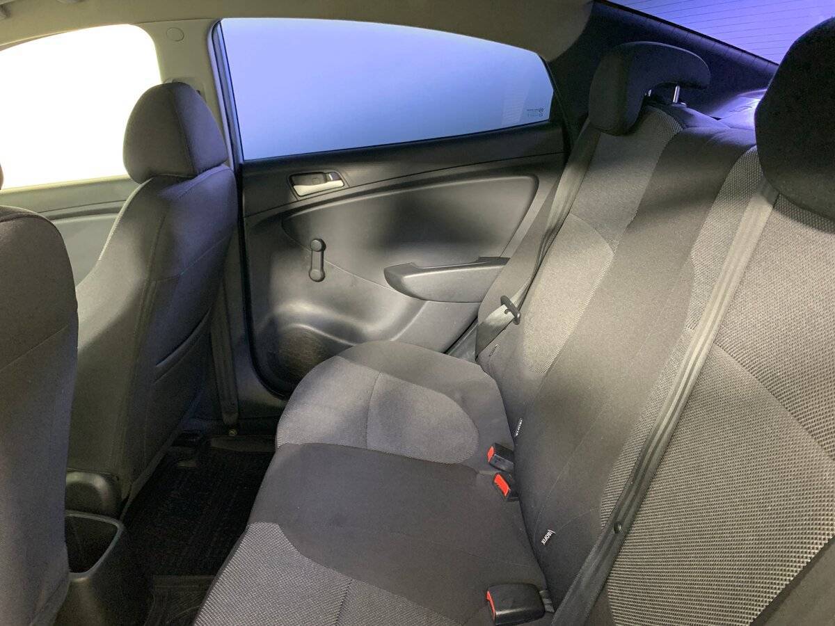 Купить Hyundai Solaris с пробегом. Фото: #17