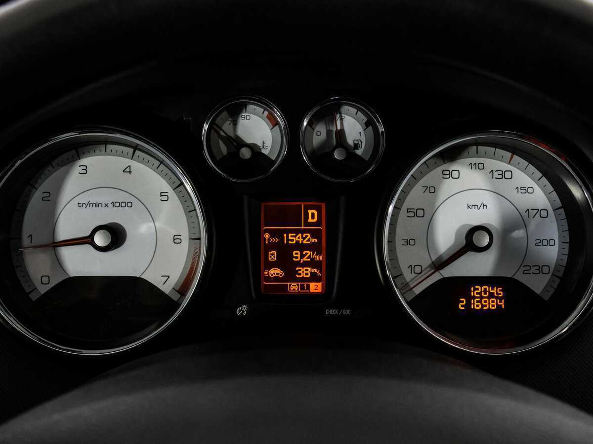 Купить Peugeot 308 с пробегом. Фото: #12