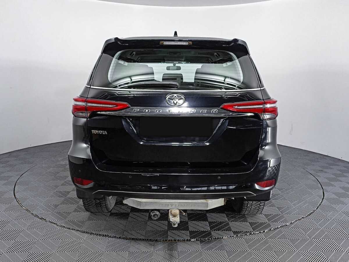 Купить Toyota Fortuner с пробегом. Фото: #4