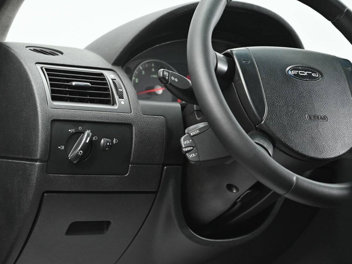 Купить Ford Mondeo с пробегом. Фото: #8