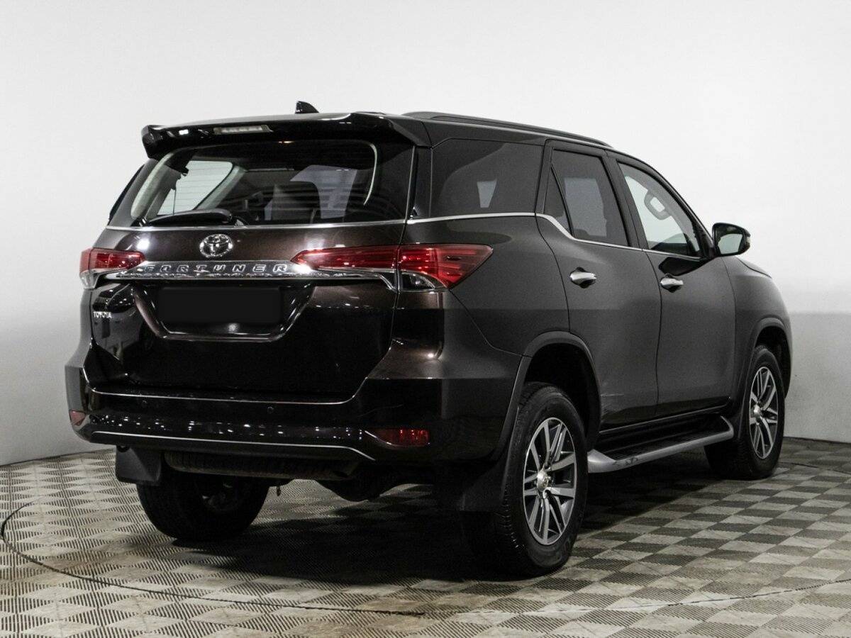 Купить Toyota Fortuner с пробегом. Фото: #4