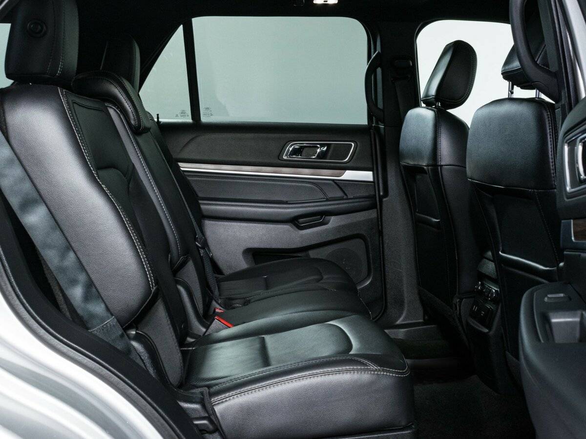 Купить Ford Explorer с пробегом. Фото: #13