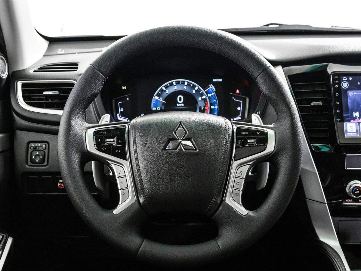 Купить Mitsubishi Montero Sport с пробегом. Фото: #18