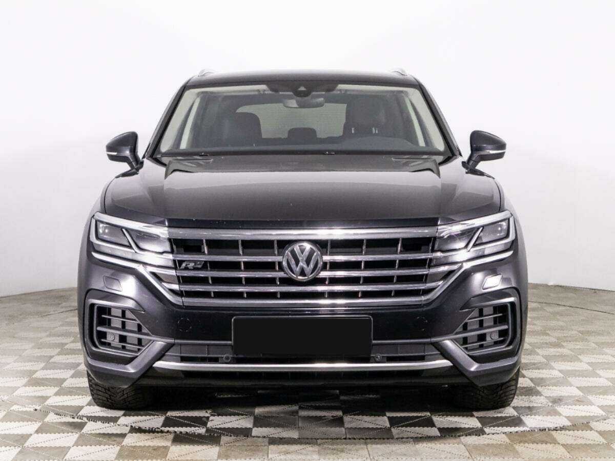 Купить Volkswagen Touareg с пробегом. Фото: #1