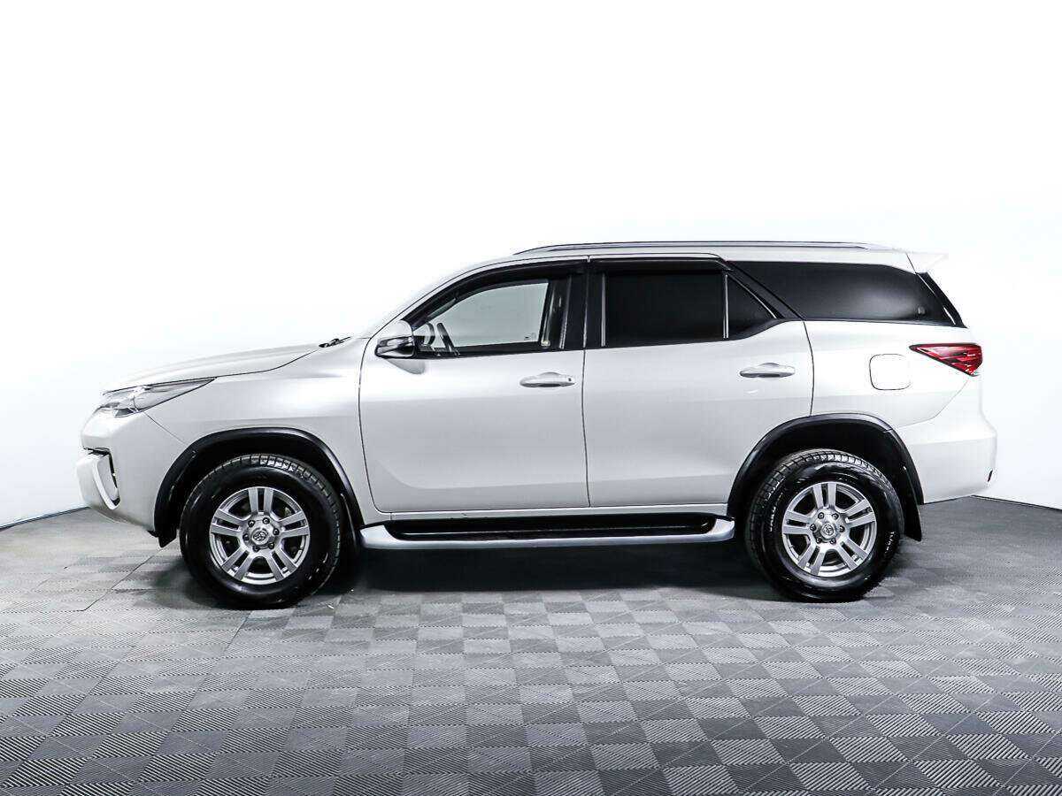 Купить Toyota Fortuner с пробегом. Фото: #6