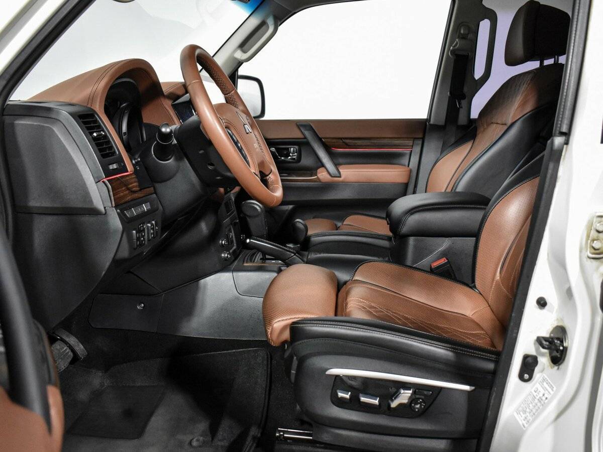 Купить Mitsubishi Pajero с пробегом. Фото: #9