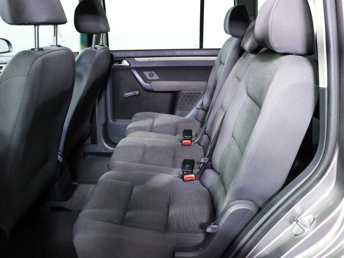 Купить Volkswagen Touran с пробегом. Фото: #9
