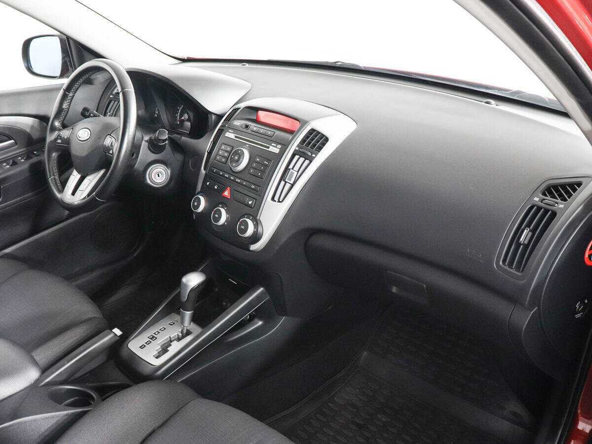 Купить Kia Ceed с пробегом. Фото: #9