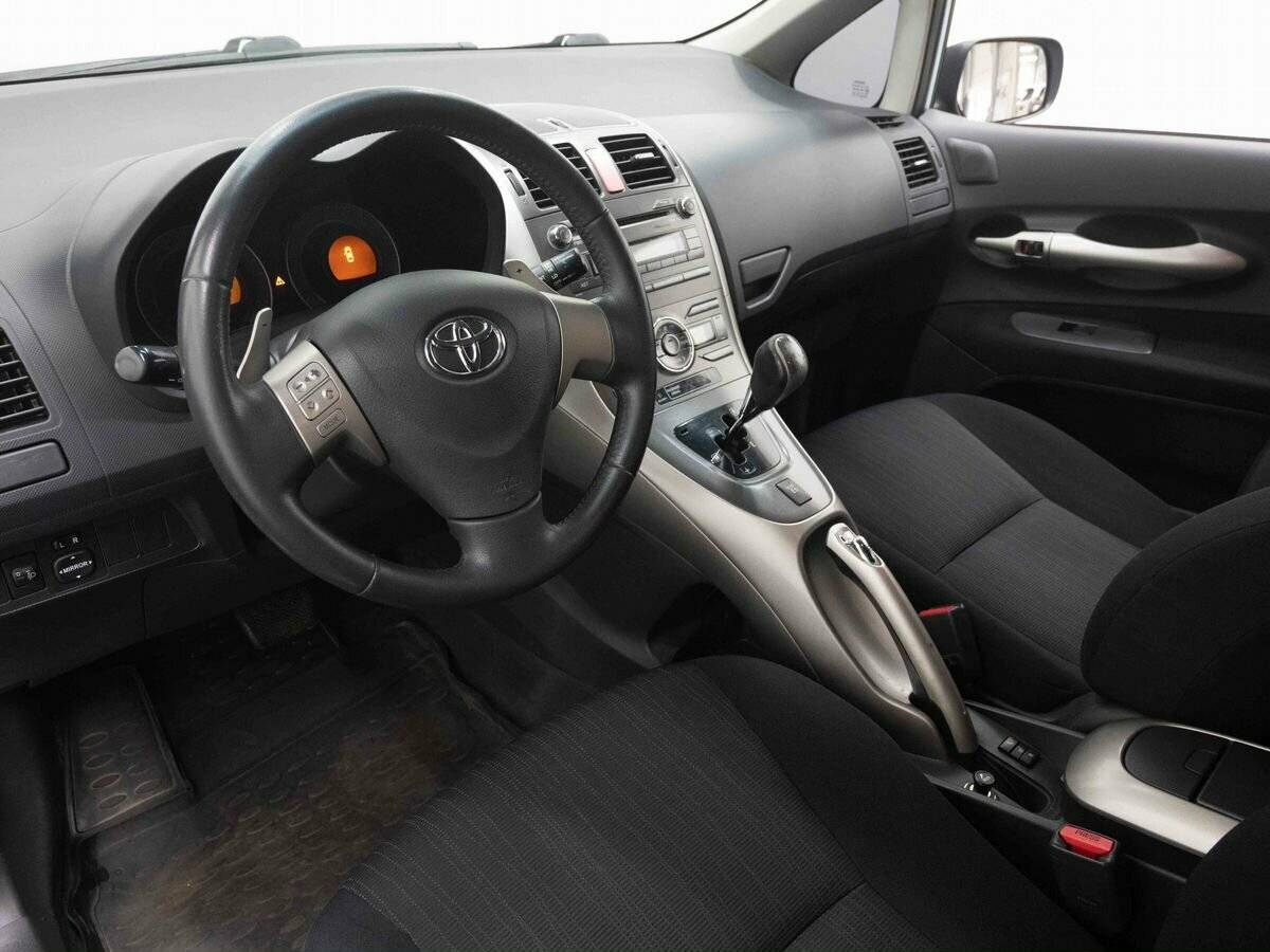 Купить Toyota Auris с пробегом. Фото: #7