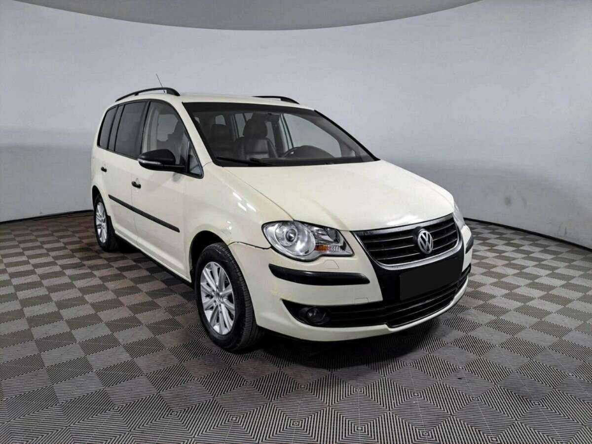 Купить Volkswagen Touran с пробегом. Фото: #2