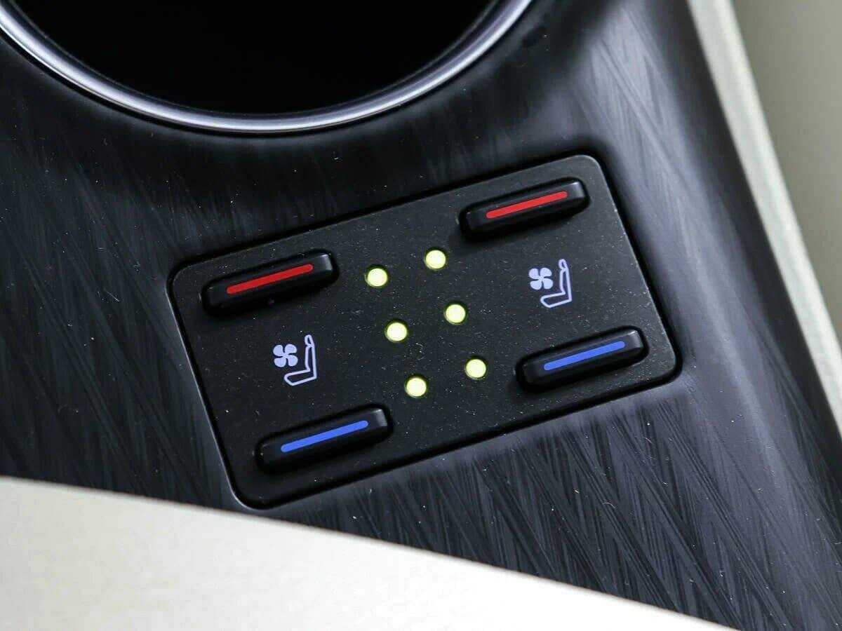 Купить Toyota Camry с пробегом. Фото: #21