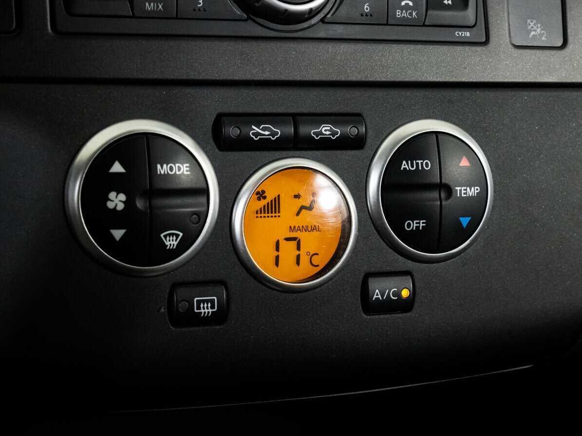 Купить Nissan Tiida с пробегом. Фото: #13