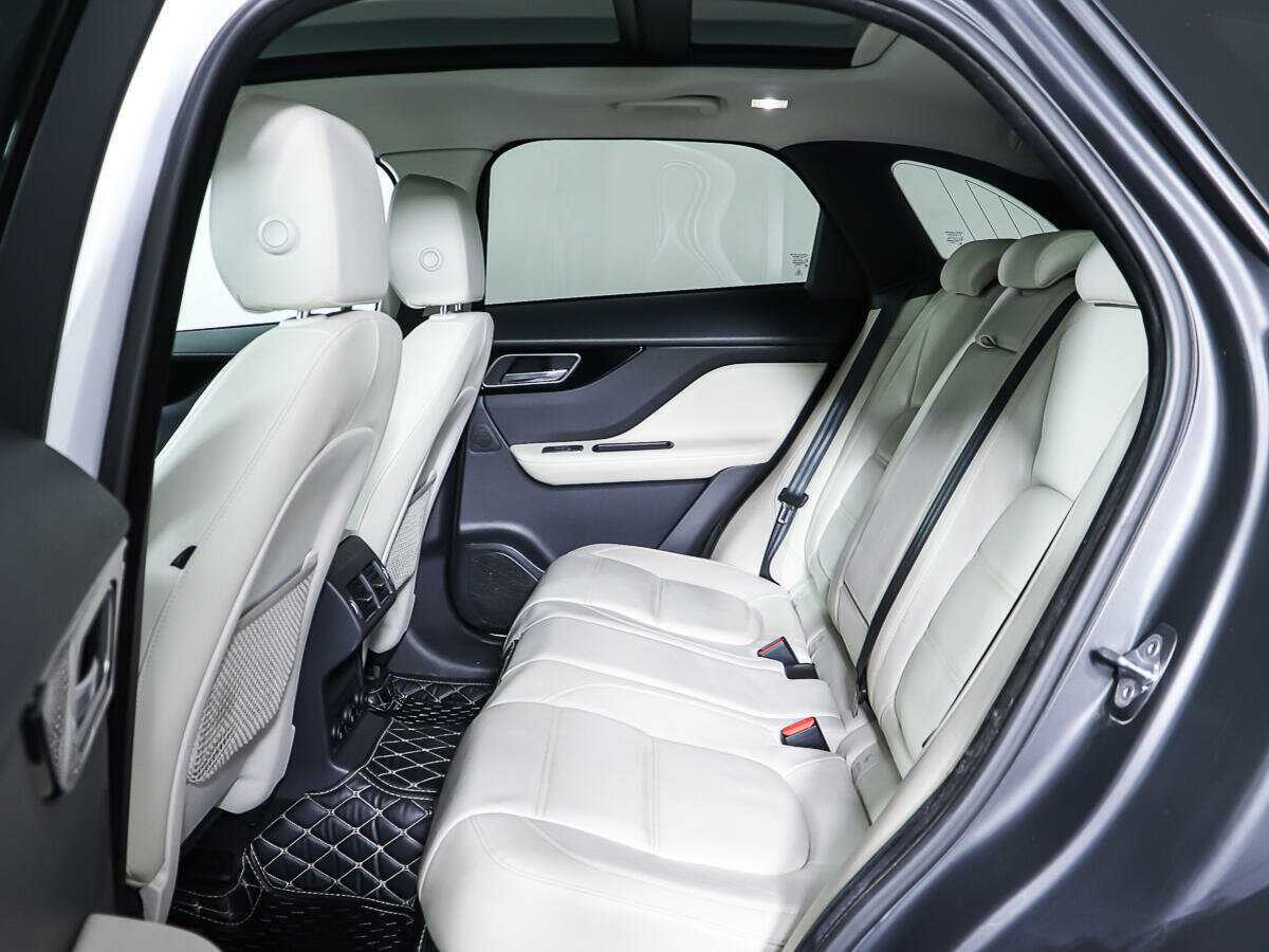 Купить Jaguar F-Pace с пробегом. Фото: #8